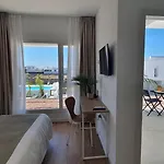 Serena Homes By Livvo * פלאיה בלנקה